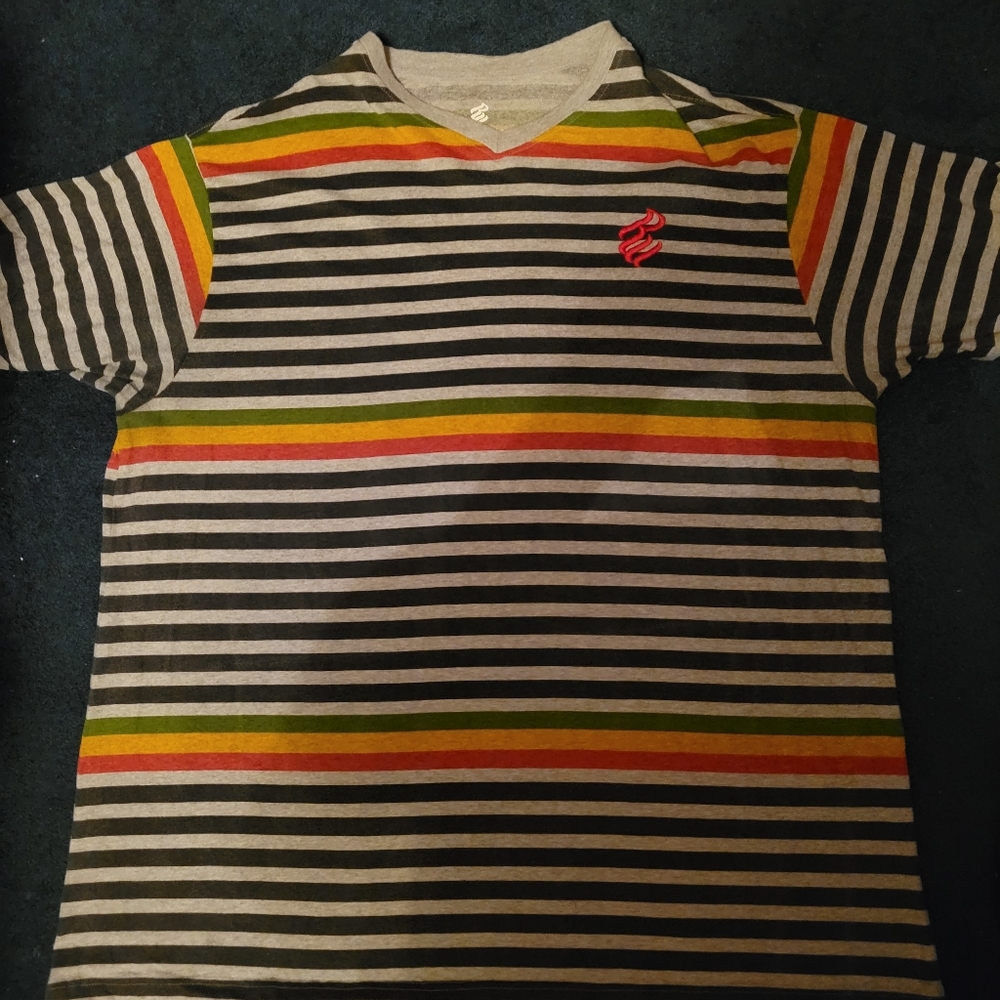 BIG & TALL ROCAWEAR V-NECK TSHIRT